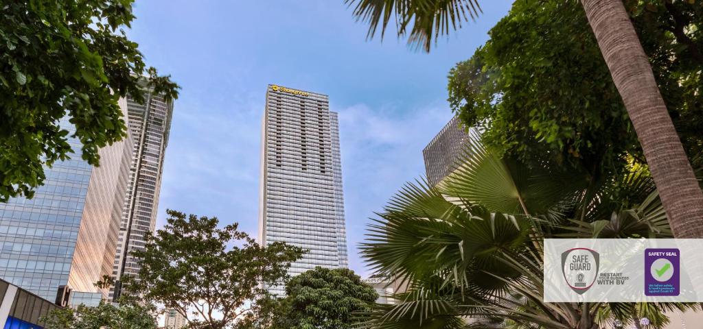 Shangri-la the Fort<br/><br/>
Location: Taguig City<br/>
Services: LEED CxA<br/>
Client: Shangri-la Hotels<br/>