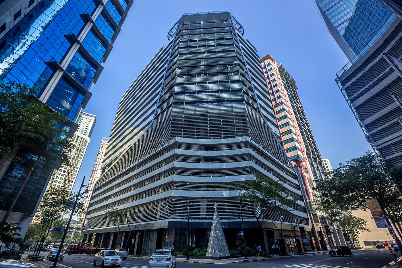 ALVEO HIGH STREET SOUTH CORPORATE CENTER<br/> <br/>
Location: TAGUIG CITY, BGC<br/>
Services: LEED<br/>
Client: Alveo Land Corporation<br/>
