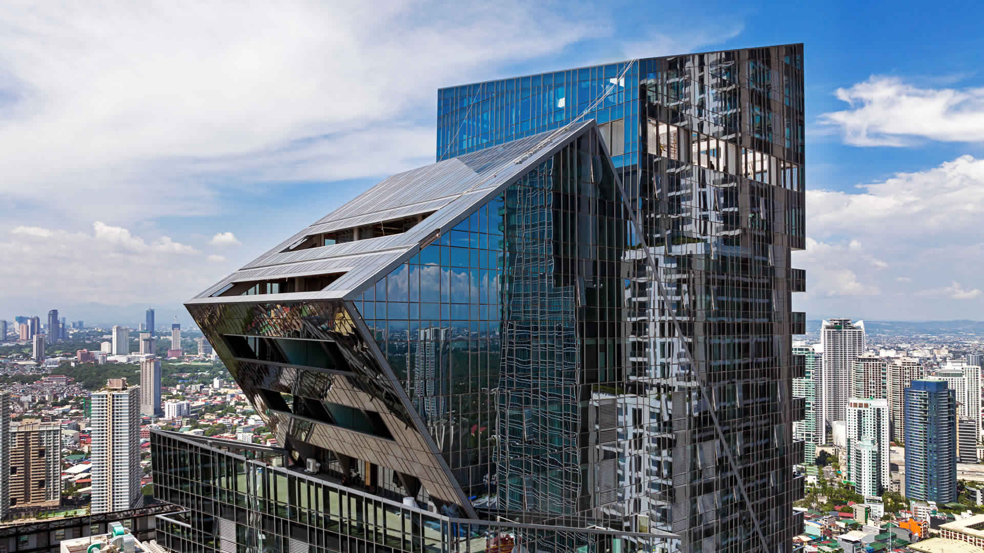 CENTURY SPIRE<br/> <br/>
Location: Makati City<br/>
Services: LEED (precertified)<br/>
Client: Century Properties Group<br/>